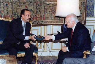 Mauro Miccio, presidente della Federazione relazioni pubbliche italiana, con una rappresentanza del sodalizio, per il 25° anniversario di fondazione della FERPI