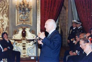 Il Presidente della Repubblica Oscar Luigi Scalfaro riceve il comitato d'onore, la giuria e i candidati ai Premi David di Donatello per il 1995