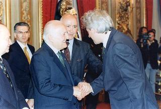 Il Presidente della Repubblica Oscar Luigi Scalfaro riceve il comitato d'onore, la giuria e i candidati ai Premi David di Donatello per il 1995