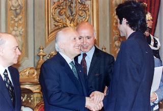 Il Presidente della Repubblica Oscar Luigi Scalfaro riceve il comitato d'onore, la giuria e i candidati ai Premi David di Donatello per il 1995