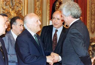 Il Presidente della Repubblica Oscar Luigi Scalfaro riceve il comitato d'onore, la giuria e i candidati ai Premi David di Donatello per il 1995