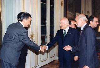 Il Presidente della Repubblica Oscar Luigi Scalfaro riceve in udienza l'avv. Franco Petrelli, presidente dell'Associazione nazionale giudici di pace, con una delegazione