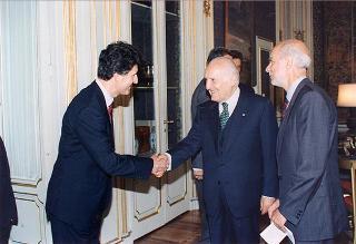 Il Presidente della Repubblica Oscar Luigi Scalfaro riceve in udienza l'avv. Franco Petrelli, presidente dell'Associazione nazionale giudici di pace, con una delegazione
