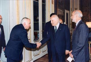 Il Presidente della Repubblica Oscar Luigi Scalfaro riceve in udienza l'avv. Franco Petrelli, presidente dell'Associazione nazionale giudici di pace, con una delegazione