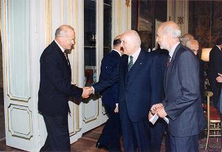 Il Presidente della Repubblica Oscar Luigi Scalfaro riceve in udienza l'avv. Franco Petrelli, presidente dell'Associazione nazionale giudici di pace, con una delegazione
