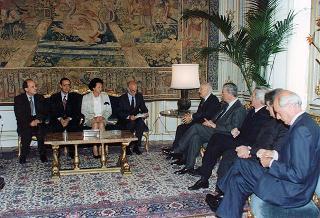 Il Presidente della Repubblica Oscar Luigi Scalfaro riceve in udienza l'avv. Franco Petrelli, presidente dell'Associazione nazionale giudici di pace, con una delegazione