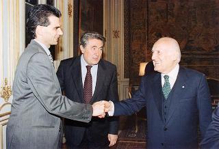 Prefetto Enzo Mosino, presidente dell'Associazione nazionale funzionari dell'Amministrazione civile dell'Interno, con gli esponenti dell'ANFACI, e pref. prof. Vittorio Stelo, direttore generale per l'Amministrazione generale e per gli affari del personale del Ministero dell'interno