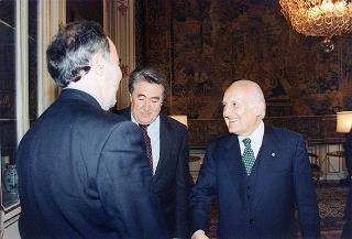 Prefetto Enzo Mosino, presidente dell'Associazione nazionale funzionari dell'Amministrazione civile dell'Interno, con gli esponenti dell'ANFACI, e pref. prof. Vittorio Stelo, direttore generale per l'Amministrazione generale e per gli affari del personale del Ministero dell'interno