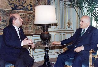 Prefetto Enzo Mosino, presidente dell'Associazione nazionale funzionari dell'Amministrazione civile dell'Interno, con gli esponenti dell'ANFACI, e pref. prof. Vittorio Stelo, direttore generale per l'Amministrazione generale e per gli affari del personale del Ministero dell'interno