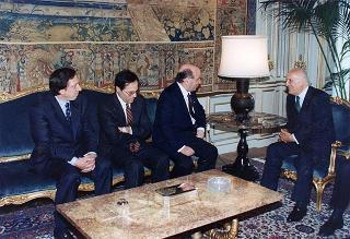 Prefetto Enzo Mosino, presidente dell'Associazione nazionale funzionari dell'Amministrazione civile dell'Interno, con gli esponenti dell'ANFACI, e pref. prof. Vittorio Stelo, direttore generale per l'Amministrazione generale e per gli affari del personale del Ministero dell'interno
