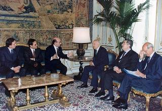 Prefetto Enzo Mosino, presidente dell'Associazione nazionale funzionari dell'Amministrazione civile dell'Interno, con gli esponenti dell'ANFACI, e pref. prof. Vittorio Stelo, direttore generale per l'Amministrazione generale e per gli affari del personale del Ministero dell'interno
