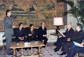 Prefetto Enzo Mosino, presidente dell'Associazione nazionale funzionari dell'Amministrazione civile dell'Interno, con gli esponenti dell'ANFACI, e pref. prof. Vittorio Stelo, direttore generale per l'Amministrazione generale e per gli affari del personale del Ministero dell'interno