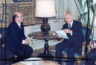 Prefetto Enzo Mosino, presidente dell'Associazione nazionale funzionari dell'Amministrazione civile dell'Interno, con gli esponenti dell'ANFACI, e pref. prof. Vittorio Stelo, direttore generale per l'Amministrazione generale e per gli affari del personale del Ministero dell'interno