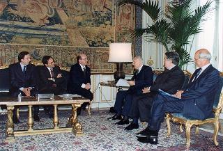 Prefetto Enzo Mosino, presidente dell'Associazione nazionale funzionari dell'Amministrazione civile dell'Interno, con gli esponenti dell'ANFACI, e pref. prof. Vittorio Stelo, direttore generale per l'Amministrazione generale e per gli affari del personale del Ministero dell'interno