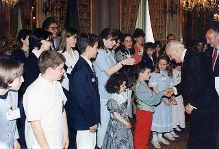 Incontro del Presidente della Repubblica Oscar Luigi Scalfaro con l'on. prof. Adriano Ossicini, ministro per la famiglia e la solidarietà sociale, e con una delegazione di promotori e vincitori del Concorso nazionale "Un racconto e un'immagine per l'ambiente"