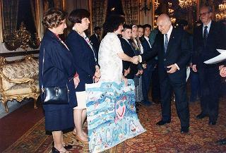 Incontro del Presidente della Repubblica Oscar Luigi Scalfaro con l'on. prof. Adriano Ossicini, ministro per la famiglia e la solidarietà sociale, e con una delegazione di promotori e vincitori del Concorso nazionale "Un racconto e un'immagine per l'ambiente"