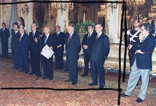 Incontro del Presidente della Repubblica Oscar Luigi Scalfaro con l'on. prof. Adriano Ossicini, ministro per la famiglia e la solidarietà sociale, e con una delegazione di promotori e vincitori del Concorso nazionale "Un racconto e un'immagine per l'ambiente"