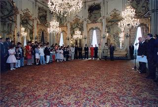 Incontro del Presidente della Repubblica Oscar Luigi Scalfaro con l'on. prof. Adriano Ossicini, ministro per la famiglia e la solidarietà sociale, e con una delegazione di promotori e vincitori del Concorso nazionale "Un racconto e un'immagine per l'ambiente"