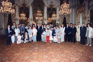 Incontro del Presidente della Repubblica Oscar Luigi Scalfaro con l'on. prof. Adriano Ossicini, ministro per la famiglia e la solidarietà sociale, e con una delegazione di promotori e vincitori del Concorso nazionale "Un racconto e un'immagine per l'ambiente"