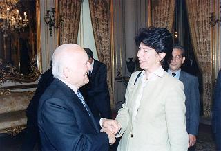 Incontro del Presidente della Repubblica Oscar Luigi Scalfaro con l'on. prof. Adriano Ossicini, ministro per la famiglia e la solidarietà sociale, e con una delegazione di promotori e vincitori del Concorso nazionale "Un racconto e un'immagine per l'ambiente"