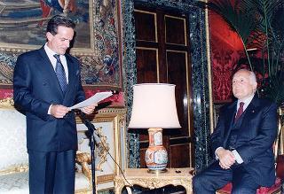 Il Presidente della Repubblica Oscar Luigi Scalfaro incontra Luigi Leone, segretario nazionale coordinatore della Federazione autonoma bancari italiani, con il Comitato dei Sindacati delle Banche Centrali Europee