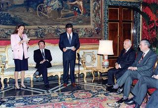 Il Presidente della Repubblica Oscar Luigi Scalfaro incontra Luigi Leone, segretario nazionale coordinatore della Federazione autonoma bancari italiani, con il Comitato dei Sindacati delle Banche Centrali Europee