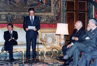 Il Presidente della Repubblica Oscar Luigi Scalfaro incontra Luigi Leone, segretario nazionale coordinatore della Federazione autonoma bancari italiani, con il Comitato dei Sindacati delle Banche Centrali Europee