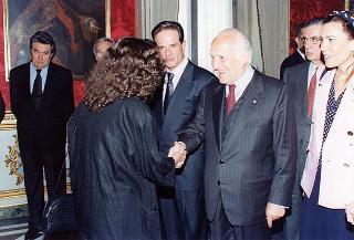 Il Presidente della Repubblica Oscar Luigi Scalfaro incontra Luigi Leone, segretario nazionale coordinatore della Federazione autonoma bancari italiani, con il Comitato dei Sindacati delle Banche Centrali Europee
