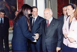 Il Presidente della Repubblica Oscar Luigi Scalfaro incontra Luigi Leone, segretario nazionale coordinatore della Federazione autonoma bancari italiani, con il Comitato dei Sindacati delle Banche Centrali Europee