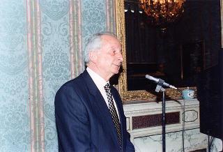 Il Presidente della Repubblica Oscar Luigi Scalfaro riceve in udienza Giovanni Ruggeri, presidente dell'Istituto Poligrafico e Zecca dello Stato, con i rappresentanti degli Istituti che hanno collaborato alla realizzazione dell'opera "Storia d'Italia del XX secolo" per presentare l'opera