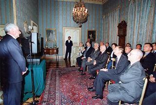 Il Presidente della Repubblica Oscar Luigi Scalfaro riceve in udienza Giovanni Ruggeri, presidente dell'Istituto Poligrafico e Zecca dello Stato, con i rappresentanti degli Istituti che hanno collaborato alla realizzazione dell'opera "Storia d'Italia del XX secolo" per presentare l'opera