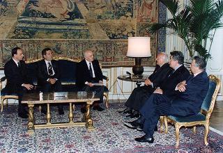 Il Presidente della Repubblica Oscar Luigi Scalfaro riceve in udienza Elio Faralli, presidente del Consiglio di amministrazione della Banca Popolare dell'Etruria e del Lazio, con il prof. Giuseppe Marmorini, presidente del Collegio sindacale e il dott. Alessandro Redi, direttore generale dell'Istituto