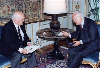 Il Presidente della Repubblica Oscar Luigi Scalfaro riceve in udienza Elio Faralli, presidente del Consiglio di amministrazione della Banca Popolare dell'Etruria e del Lazio, con il prof. Giuseppe Marmorini, presidente del Collegio sindacale e il dott. Alessandro Redi, direttore generale dell'Istituto