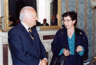 Il Presidente della Repubblica Oscar Luigi Scalfaro riceve in udienza una delegazione dei Sindacati dei pensionati di Novara, per presentare una documentazione sulla Resistenza novarese