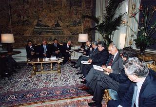 Il Presidente della Repubblica Oscar Luigi Scalfaro incontra il prof. Gian Tommaso Scarascia Mugnozza, presidente dell'Accademia nazionale delle scienze, con una delegazione di partecipanti al Seminario sul "Monitoraggio ambientale della Tenuta di Castelporziano"