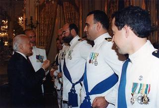 Amm. sq. Angelo Mariani, Capo di Stato maggiore della Marina, con una rappresentanza della Forza Armata, per la Festa della Marina