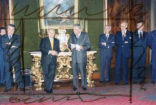 Il Presidente della Repubblica Oscar Luigi Scalfaro riceve in udienza il Cavaliere del lavoro Pier Carlo Marengo, presidente della Servizi Interbancari S.p.a., con il Consiglio di amministrazione