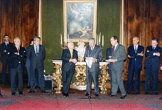 Il Presidente della Repubblica Oscar Luigi Scalfaro riceve in udienza il Cavaliere del lavoro Pier Carlo Marengo, presidente della Servizi Interbancari S.p.a., con il Consiglio di amministrazione