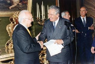 Il Presidente della Repubblica Oscar Luigi Scalfaro riceve in udienza il Cavaliere del lavoro Pier Carlo Marengo, presidente della Servizi Interbancari S.p.a., con il Consiglio di amministrazione