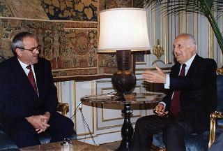 Il Presidente della Repubblica Oscar Luigi Scalfaro riceve Selim Beslagic, sindaco di Tuzla, presidente dell'Unione dei Socialdemocratici di Bosnia