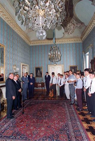 Colazione nei giardini del Quirinale offerta da Marianna Scalfaro ad un gruppo di giovani slovacchi