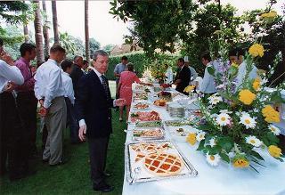 Colazione nei giardini del Quirinale offerta da Marianna Scalfaro ad un gruppo di giovani slovacchi