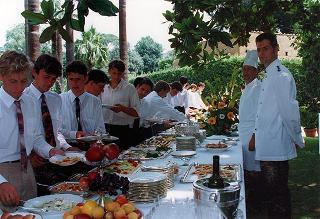 Colazione nei giardini del Quirinale offerta da Marianna Scalfaro ad un gruppo di giovani slovacchi