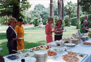 Colazione nei giardini del Quirinale offerta da Marianna Scalfaro ad un gruppo di giovani slovacchi