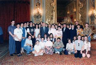 Il Presidente della Repubblica Oscar Luigi Scalfaro incontra alcuni ragazzi dell'Azione Cattolica della Diocesi di Novara
