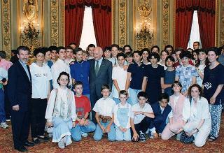 Il Presidente della Repubblica Oscar Luigi Scalfaro incontra alcuni ragazzi dell'Azione Cattolica della Diocesi di Novara