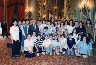 Il Presidente della Repubblica Oscar Luigi Scalfaro incontra alcuni ragazzi dell'Azione Cattolica della Diocesi di Novara