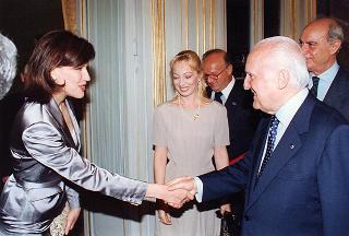 Il Presidente della Repubblica Oscar Luigi Scalfaro incontra Luciano Rispoli, conduttore del programma televisivo "Tappeto volante", con il presidente ed il vice-presidente di Telemontecarlo ed alcuni collaboratori della trasmissione