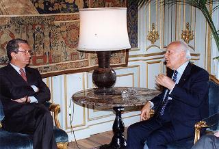 Il Presidente della Repubblica Oscar Luigi Scalfaro incontra Luciano Rispoli, conduttore del programma televisivo "Tappeto volante", con il presidente ed il vice-presidente di Telemontecarlo ed alcuni collaboratori della trasmissione