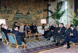 Il Presidente della Repubblica Oscar Luigi Scalfaro incontra Luciano Rispoli, conduttore del programma televisivo "Tappeto volante", con il presidente ed il vice-presidente di Telemontecarlo ed alcuni collaboratori della trasmissione
